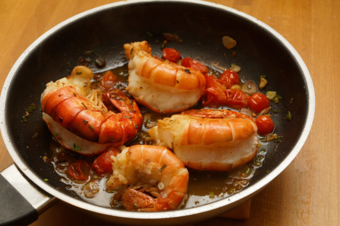 King prawns with nut against the stress